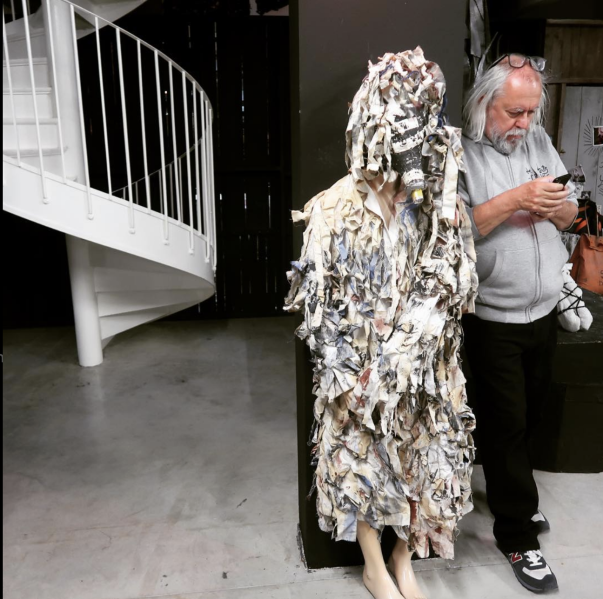 File:MoleShowCostume.png